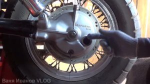 Как поменять масло в Honda Shadow 1100 / How to change the oil in a Honda Shadow motorcycle #mutul