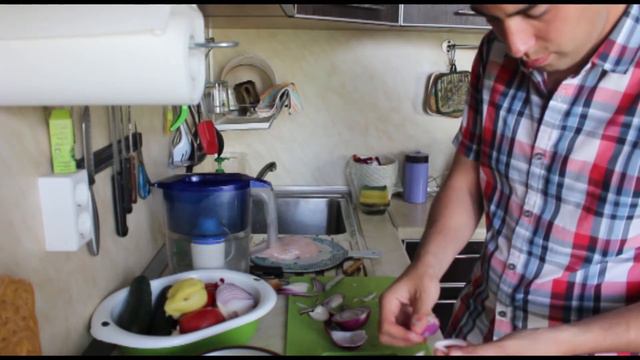 Edu Amoroso // готовим мексиканское рагу c курицей, говорим о футболе и youtube канале смотреть онлайн