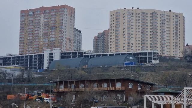 Утренняя йога во Владивостоке, на обновлённой татарской Набережной. #БлогВлдивосток смотреть онлайн