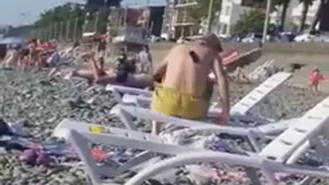 прикол на пляже смотреть онлайн