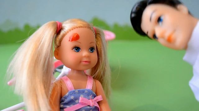Эви упала с велика видео. Мультик с игрушками для девочек на русском языке. Играем в куклы смотреть онлайн