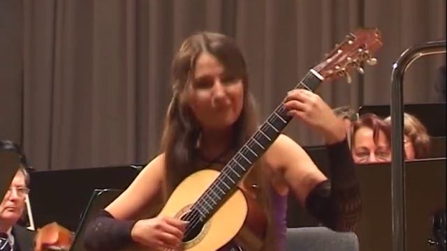 Yuliya Lonskaya plays Roberto Sierra - Concierto Barroco (Part 3 fragment ) for Guitar & Orchestra смотреть онлайн