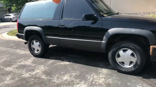 Throwing An Apple At A Car. смотреть онлайн