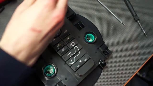 How to replace & fix knobs in Volvo C30, S40, V50, C70 (chrome tuning CCM) смотреть онлайн