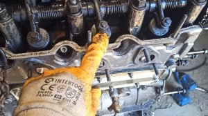 Приключения автомобиля Москвич 412. Как заменить маслосъёмные колпачки не снимая ГБЦ？ Часть 2.лючени