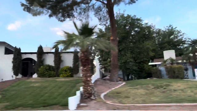 Drive through Paradise Palms historic Las Vegas Neighborhood. смотреть онлайн