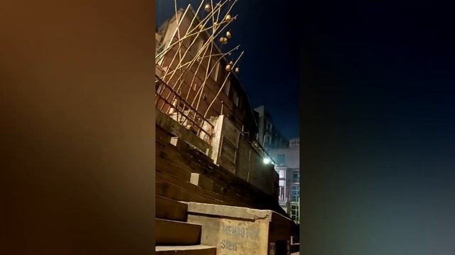 #7 Индия. Варанаси-4. Сжигание трупов, дети попрошайки, драки обезьян и трупы в реке Ганг смотреть онлайн