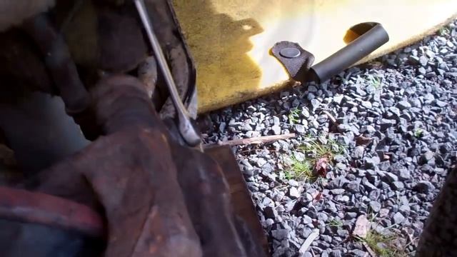 How to bleed brakes using the " One person " method смотреть онлайн