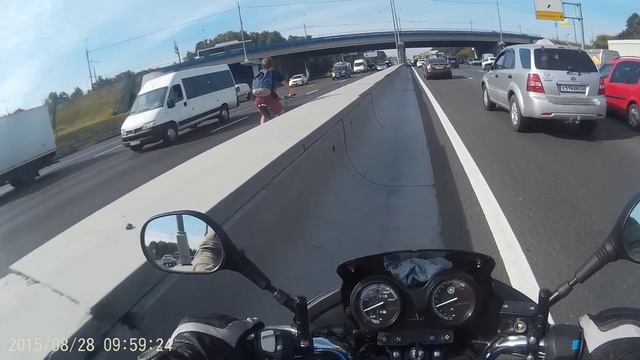 Безумный велосипедист на МКАДе смотреть онлайн