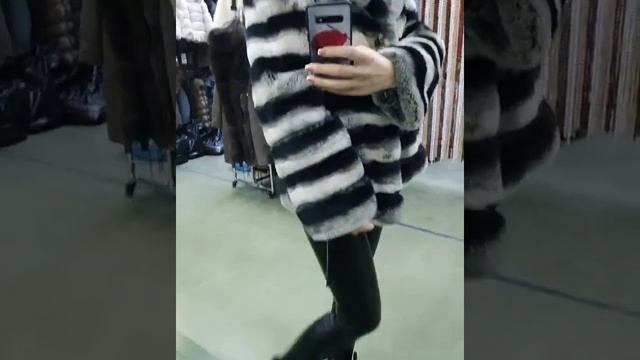 Шубка из меха орилаг с английским воротником под шиншиллу смотреть онлайн