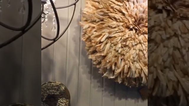 Кованая люстра шар, бежевая камерунская шляпа, синий каминный портал смотреть онлайн