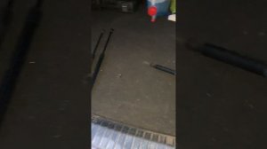 Замена газового упора багажника на Опель Астра h 2005г. Универсал