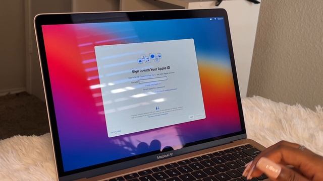 2020 MacBook Air Gold Unboxing | Tee Leads Life ? смотреть онлайн