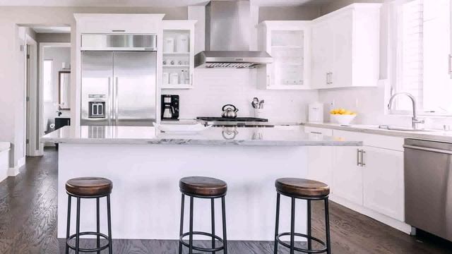 Small Kitchen Peninsula With Seating And Storage смотреть онлайн