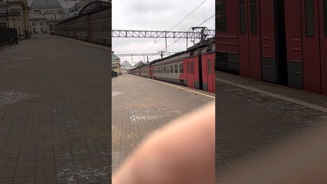 ￼ Электричка эд-4м (0423) ￼ Санкт-Петербург — Павловск отправляется с витебского вокзала смотреть онлайн