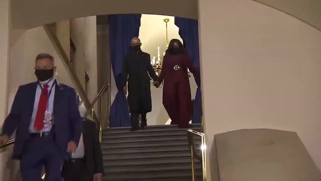 Barack Obama & Michelle Obama arrive at Biden's Inauguration смотреть онлайн