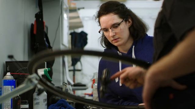 A day in the life of a Trek Service Manager смотреть онлайн