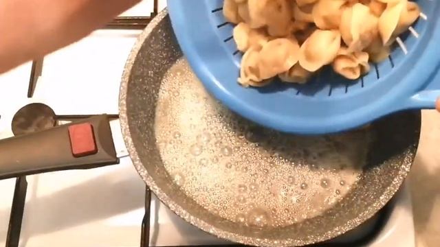 секреты вкусных жареных пельмешек с хрустящей корочкой.#быстрыйужин#какприготовитьпельмени. смотреть онлайн