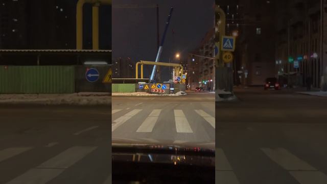Зачем столько знаков дорожного регулирования на одном перекрестке