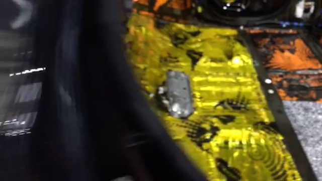 Штатная шумка Рав4 не справляется с защитой от лишних звуков, поэтому сделаем совершенно новую смотреть онлайн