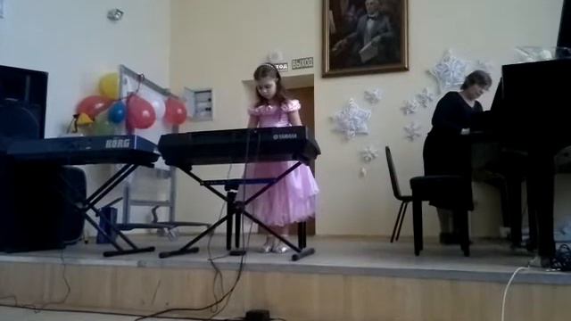 Девочка классно играет на синтезаторе смотреть онлайн