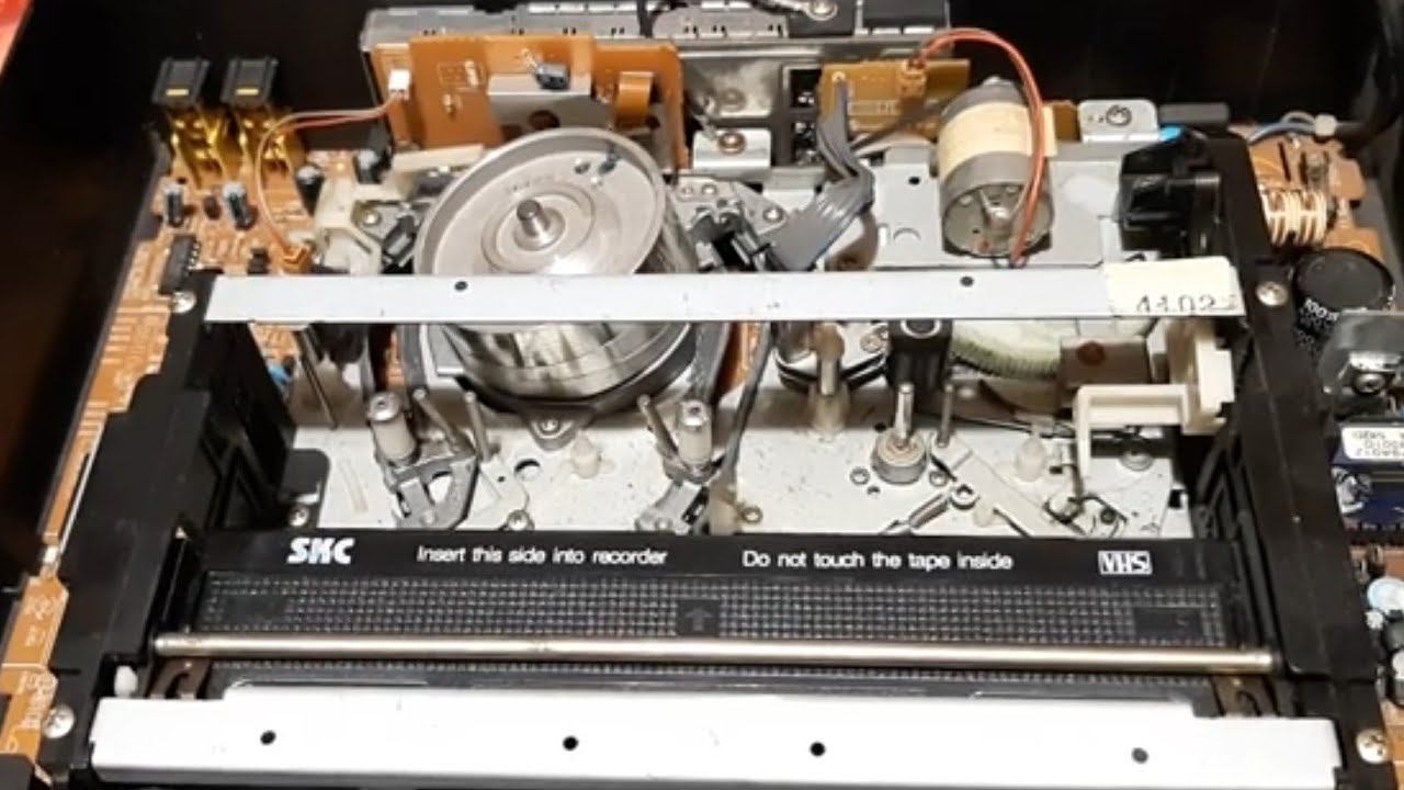 Попытка достать видеокассету из  видеомагнитофона FUNAI. Часть 1.