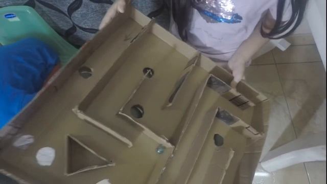 DIY BOARD GAME MARBLE LABYRINTH FROM CARDBOARD/HOW TO PLAY AMAZING Game смотреть онлайн