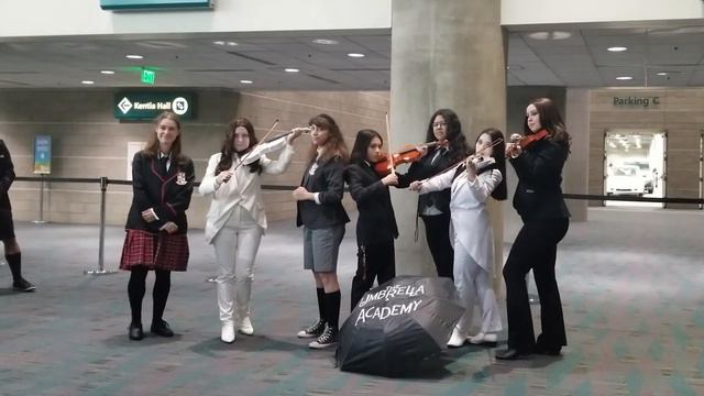 Umbrella Academy Cosplay Meet at LA Comic Con 2019 - Mini Hazel & Cha Cha смотреть онлайн
