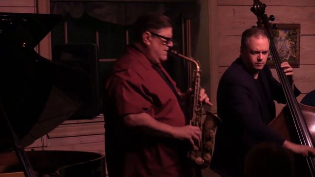 Caravan written by Duke Ellington & Juan Tizol смотреть онлайн