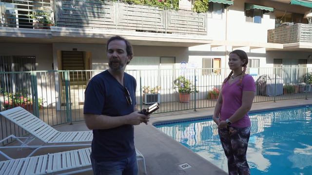 iPhone SE 2020 Unboxing and Review: Wicked Fast, Great Camera, Affordable. смотреть онлайн