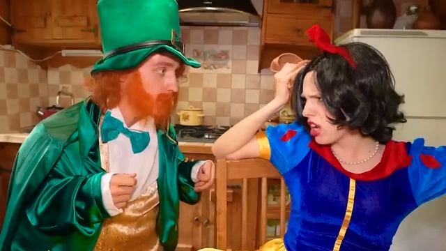 БЕЛОСНЕЖКА и ГНОМЫ в Реальной Жизни !