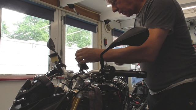 BMW S1000R (2014) SP-CONNECT WIRELESS PHONE CHARGER PROBLEM ⚠️SOLVED⚠️ PART 2#2 смотреть онлайн