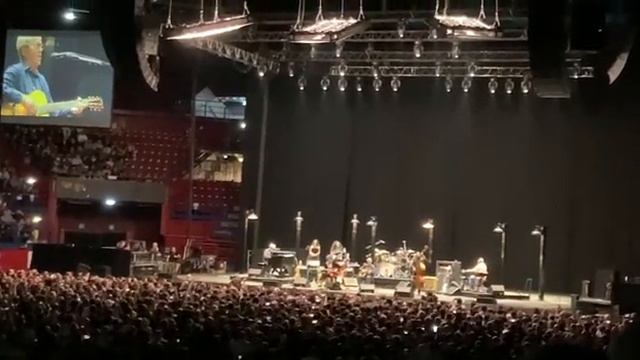 Eric Clapton - Tears in Heaven live @ Milano 12 Ottobre 2022 tuning also A Whiter Shade of Pale! смотреть онлайн