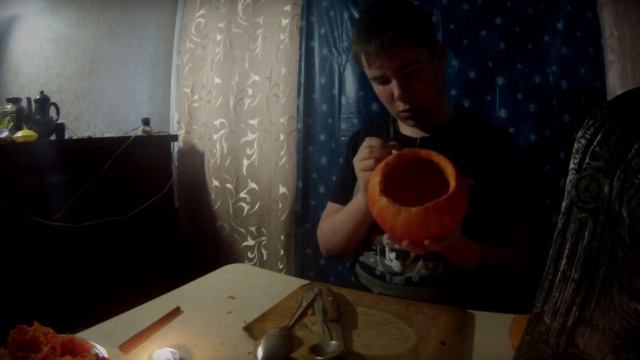Подготовка к Хэллоуину. Вырезаю фонарь из тыквы смотреть онлайн