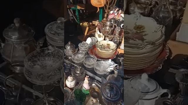 Вещи с еврейской символикой в лавке старьёвщика в Кракове. смотреть онлайн