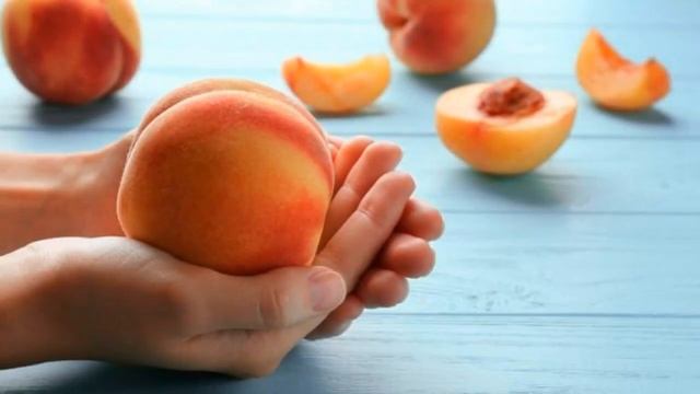 Нехитрый способ, как выбрать сладкие персики по принципу "девочка-мальчик" смотреть онлайн