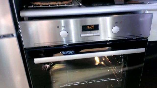 Electrolux EZB53430AX эл.духовой шкаф тоже ваняет смотреть онлайн