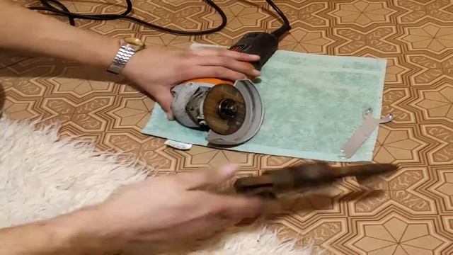 Лёгкий способ извлечения зажатого диска болгарки смотреть онлайн