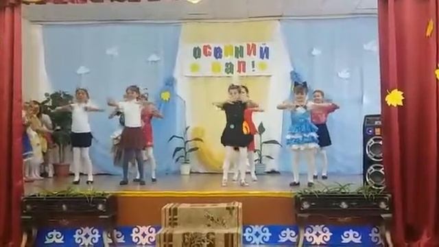 Осенний бал. Наш 3 класс смотреть онлайн