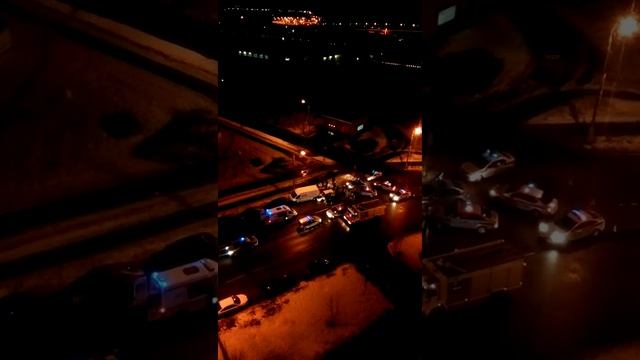 "Форд" врезался в припаркованный микроавтобус в 14 микрорайоне смотреть онлайн