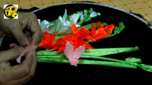 DIY Gladiolus -Ribbon embroidery ,step by step tutorial #Gladiolus #Ribbonembroidery #tutorial смотреть онлайн