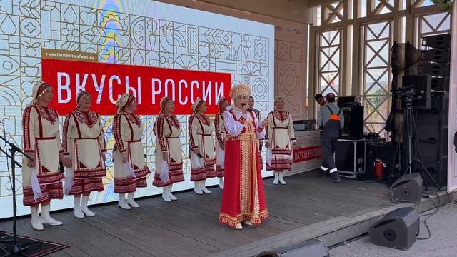 Москва. Фестиваль "Вкусы России-2022". Парк Горького. Ансамбль из Чувашии. смотреть онлайн