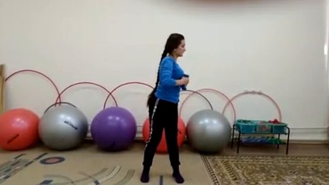 Видеоурок для получателей социальных услуг. Комплекс упражнений с гантелями. смотреть онлайн