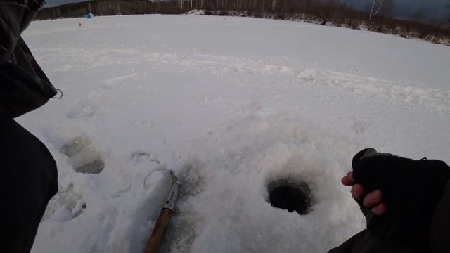 РЫБАЛКА НА РЕКЕ ЛАЯ НА ЗИМНИЕ УДОЧКИ И ЖЕРЛИЦЫ, ЧЕСТНО ГОВОРЯ ТАКОГО МЫ НЕ ОЖИДАЛИ! ЛОВИМ НА УРАЛЕ! смотреть онлайн