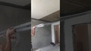 Как закрепить ГВЛ на потолок в одного. Такого вы ещё не видели!!