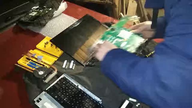 Ноутбук ASUS замена материнской платы в гараже смотреть онлайн