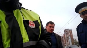 ДПС Беспредел Гаишник ломает автомобиль водителя