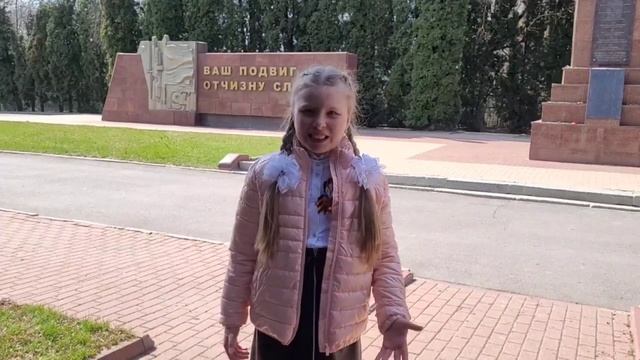 Комзолова Арина читает стихотворение Л. Боченкова «Встреча однополчан» смотреть онлайн