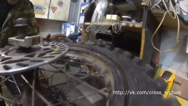 Как подтянуть спицы и выпрямить колесо смотреть онлайн