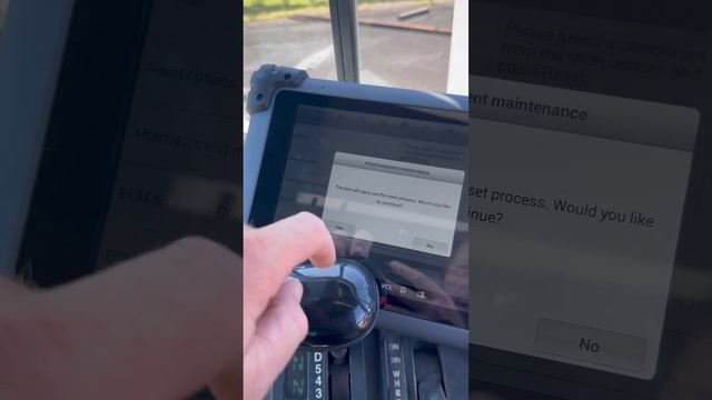 Testing Autel MaxiSys Semi Truck Diagnostic Tablet смотреть онлайн